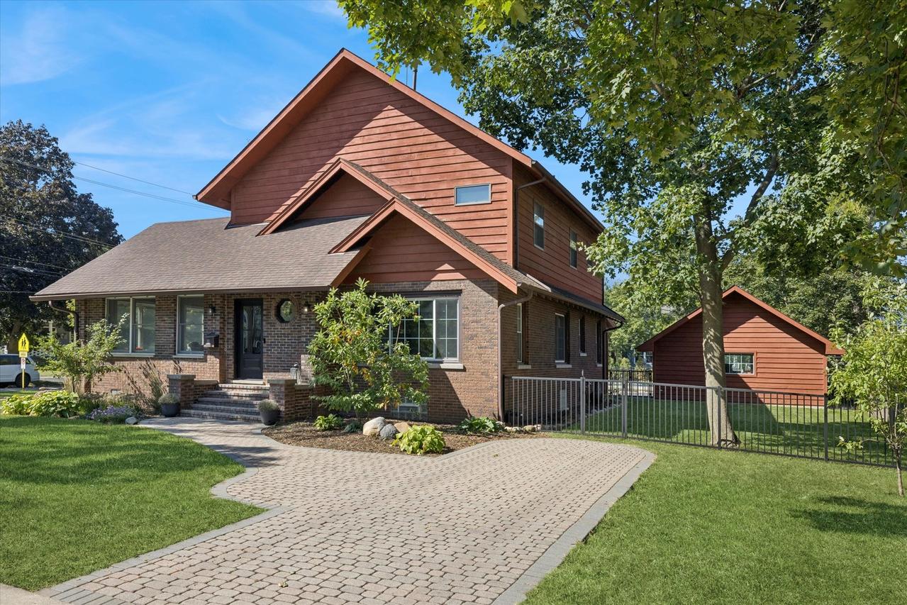 56 S Caroline St., Crystal Lake, IL 60014