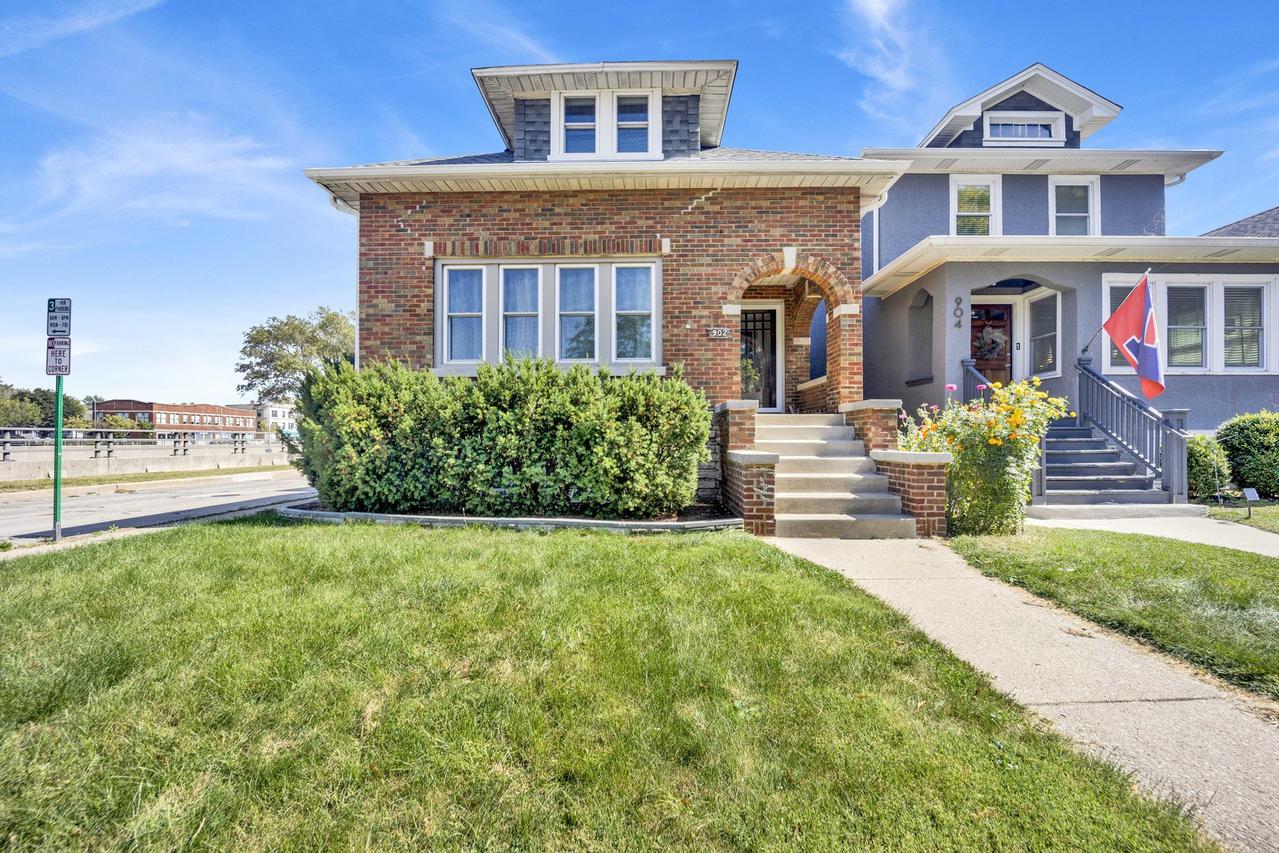 902 S Kenilworth Ave., Oak Park, IL 60304