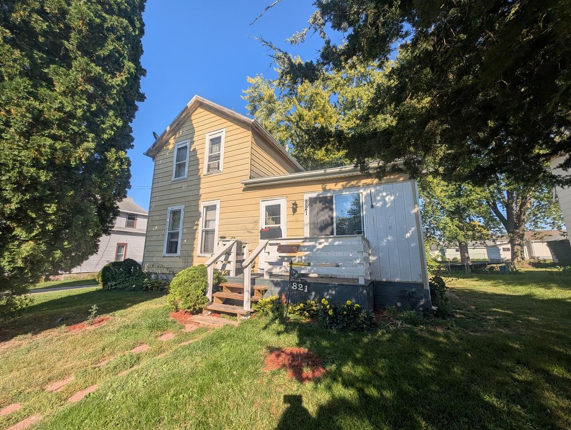 821 S Chippewa Ave., Freeport, IL 61032
