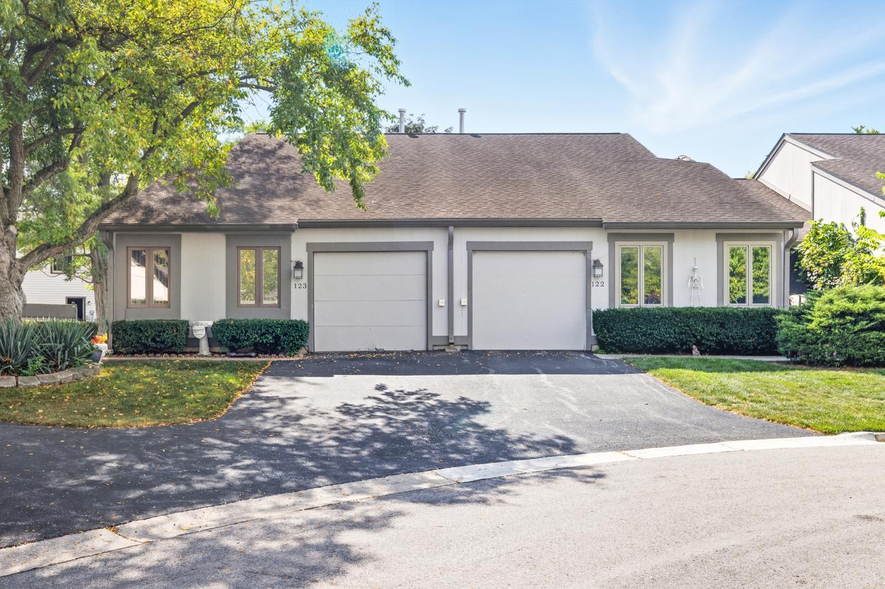 123 Honeysuckle Ct., Rolling Meadows, IL 60008