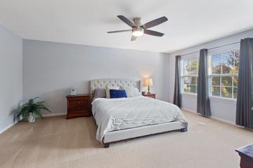 629 Manhattan Cir., Oswego, IL 60543