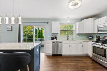 629 Manhattan Cir., Oswego, IL 60543