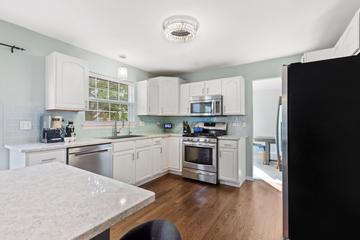 629 Manhattan Cir., Oswego, IL 60543