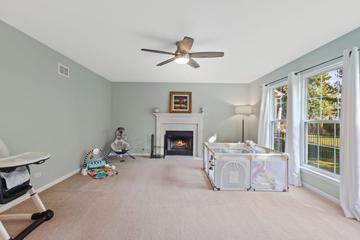 629 Manhattan Cir., Oswego, IL 60543