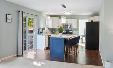 629 Manhattan Cir., Oswego, IL 60543