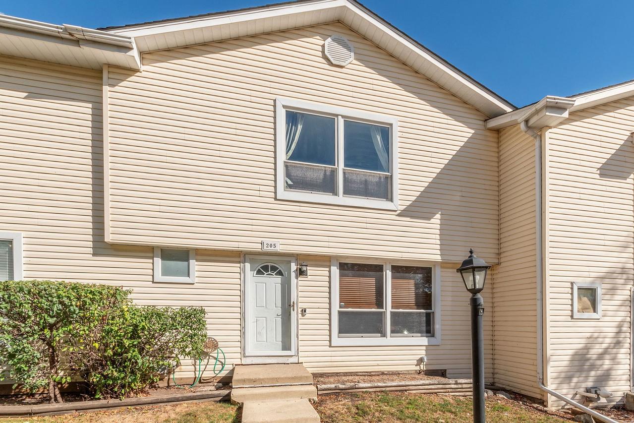 205 Raintree Ct., Aurora, IL 60504