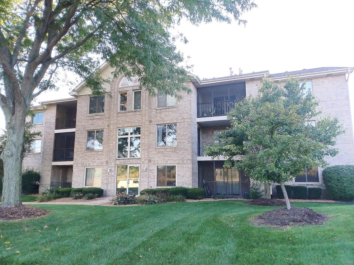 6810 Ridge Point Dr. #1C, Oak Forest, IL 60452
