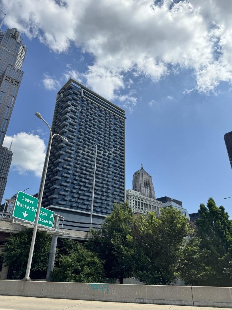 235 W Van Buren St. #2906, Chicago, IL 60607
