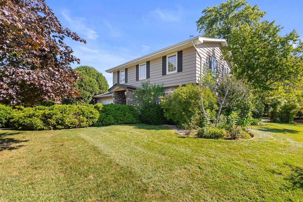 455 Laburnum Dr., Northbrook, IL 60062