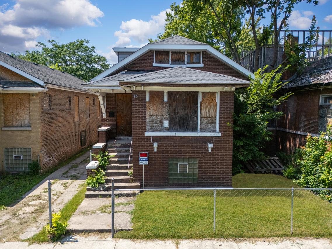 7028 S Carpenter St., Chicago, IL 60621