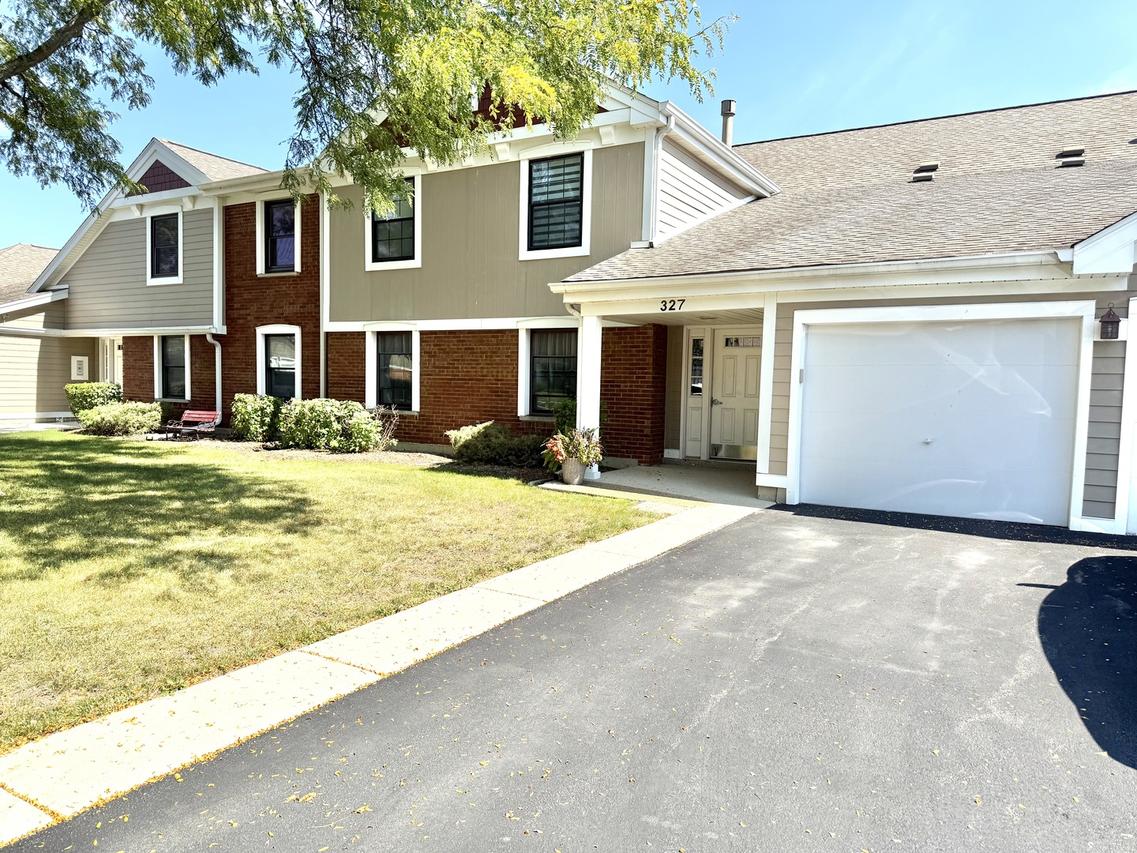 327 Wildberry Ct. #D2, Schaumburg, IL 60193