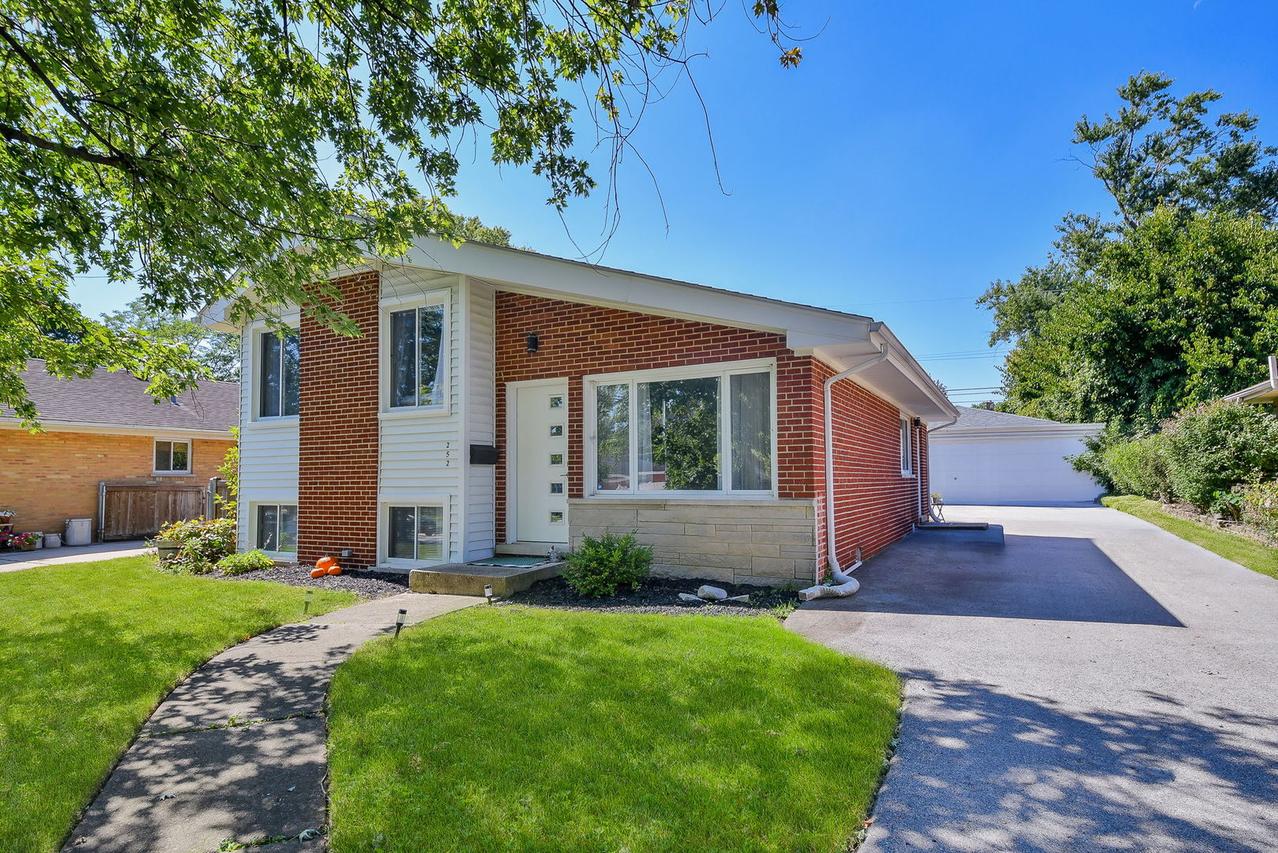 252 N Lombard Ave., Lombard, IL 60148