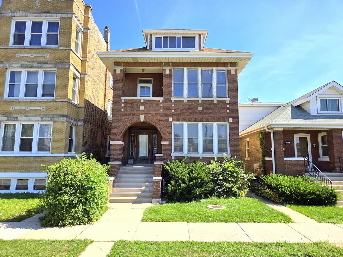 1911 S 50th Ave., Cicero, IL 60804