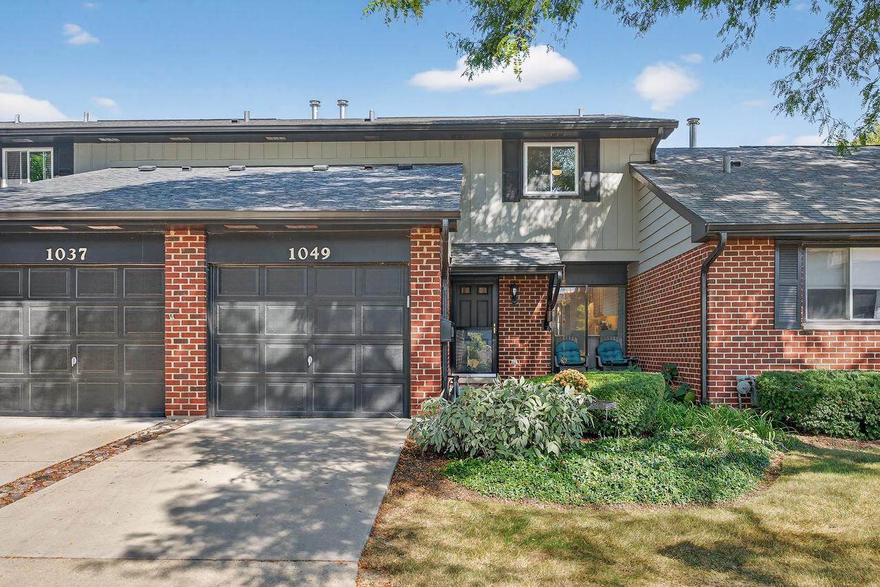 1049 Liskeard Ct., Wheaton, IL 60189