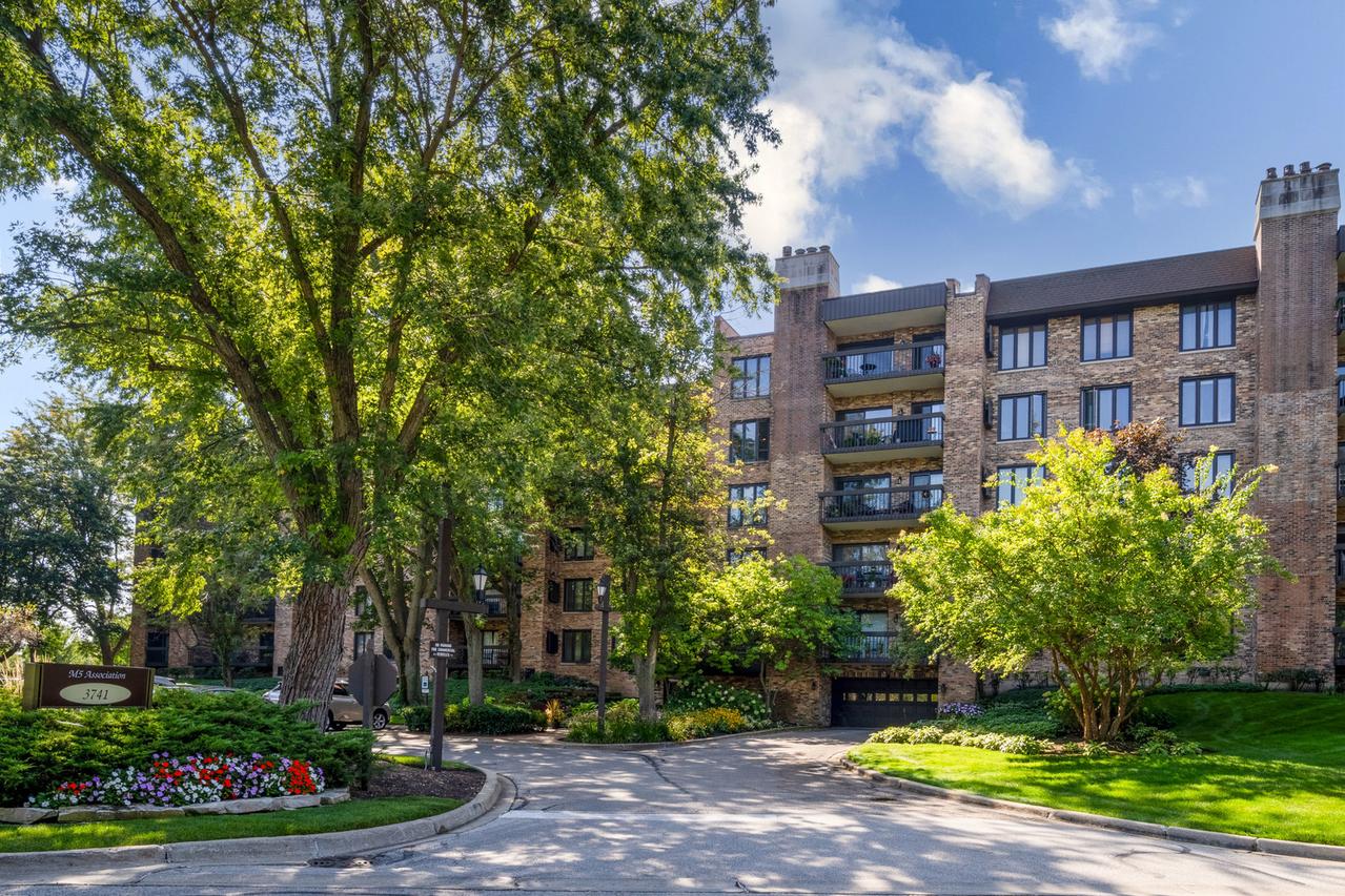 3741 Mission Hills Rd. #110, Northbrook, IL 60062