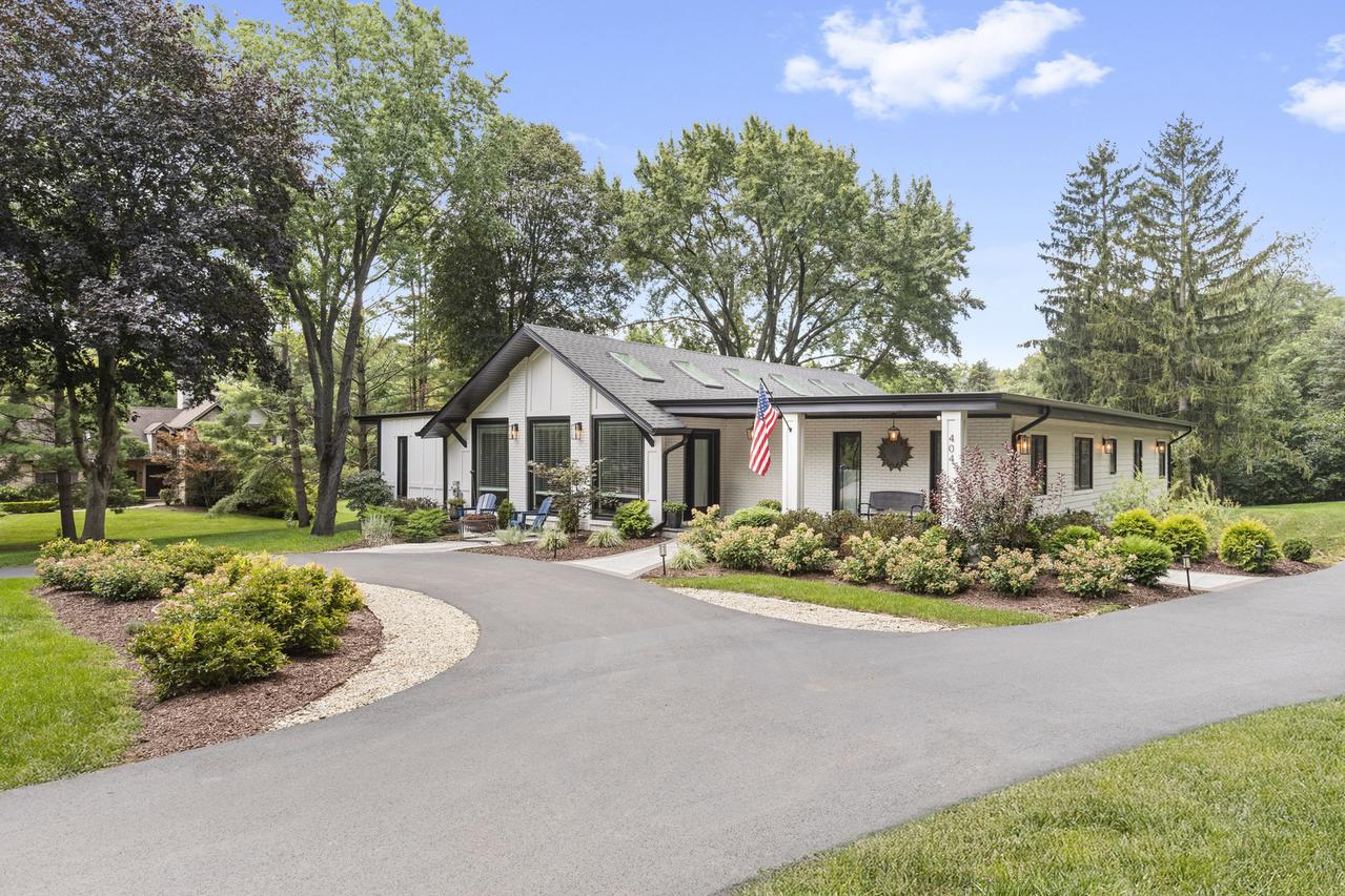 404 Inverdale Dr., Inverness, IL 60010