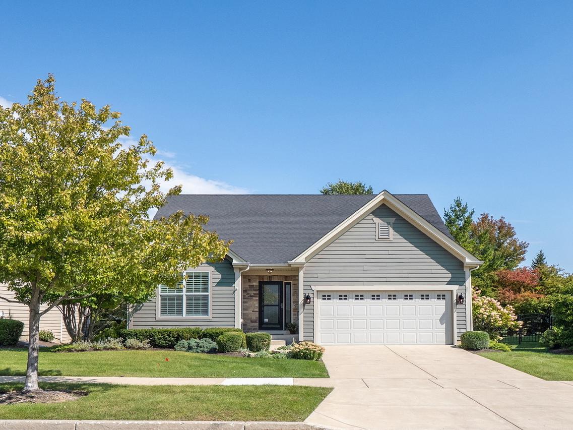 1N607 Golf View Ln., Winfield, IL 60190