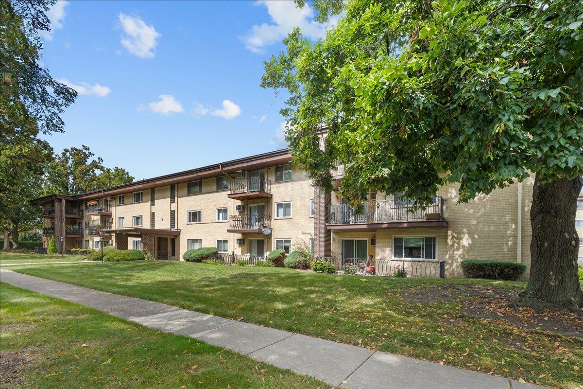1206 E Fairview St. #305, Arlington Heights, IL 60005