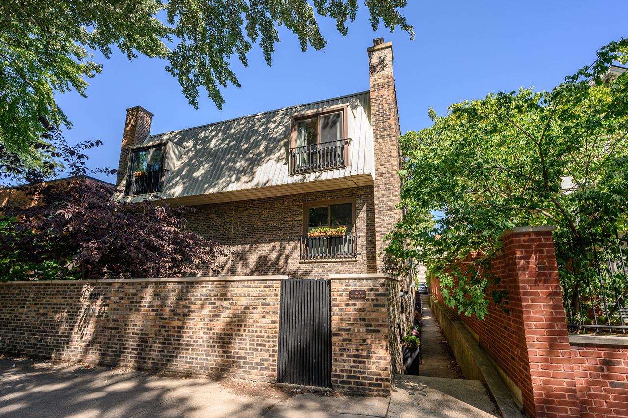 820 W Wolfram St. #B, Chicago, IL 60657