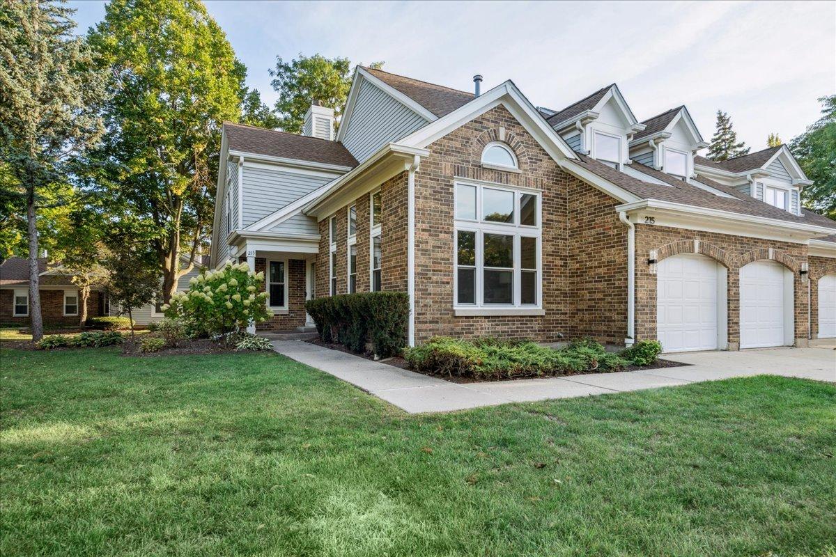 215 Willow Pkwy., Buffalo Grove, IL 60089