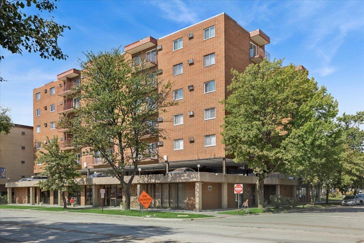 7830 W North Ave. #415, Elmwood Park, IL 60707