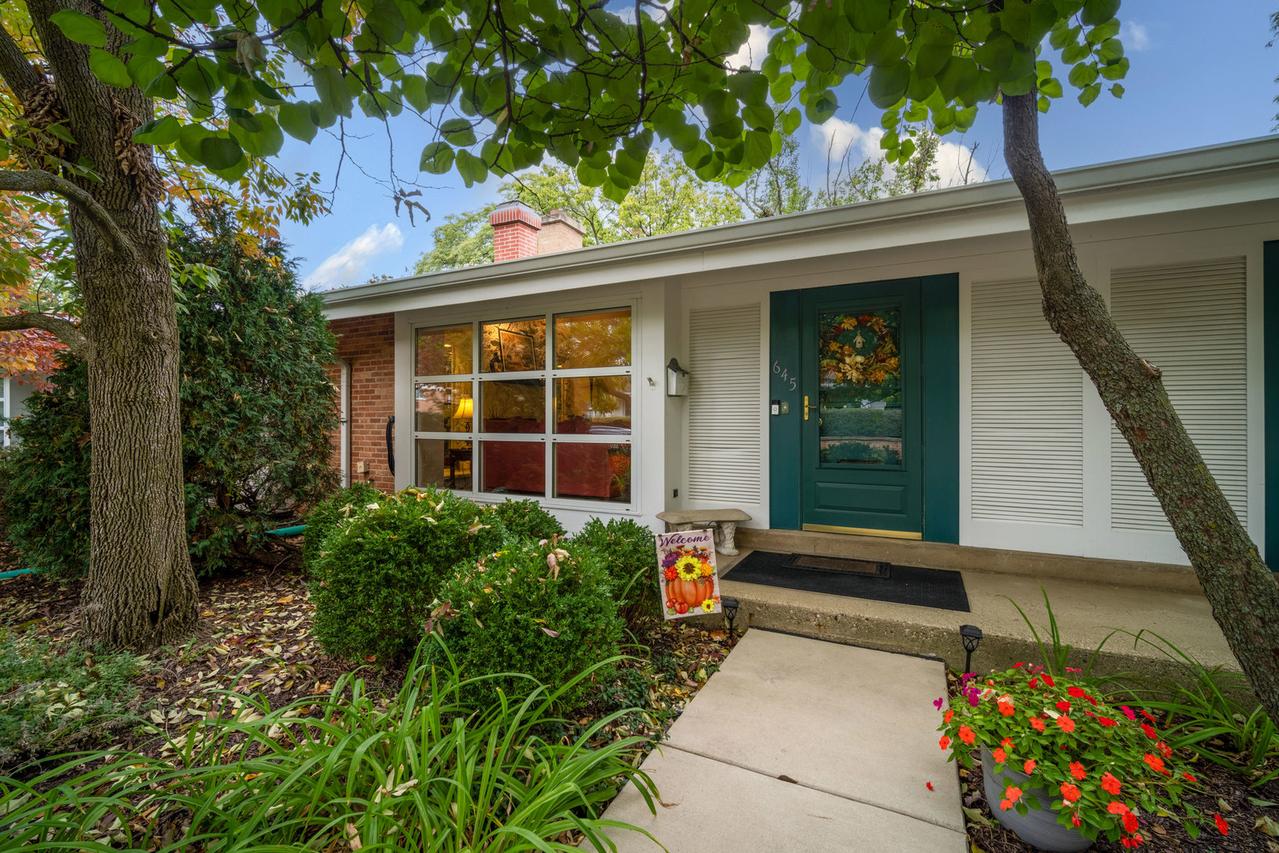 645 Spring Rd., Glenview, IL 60025