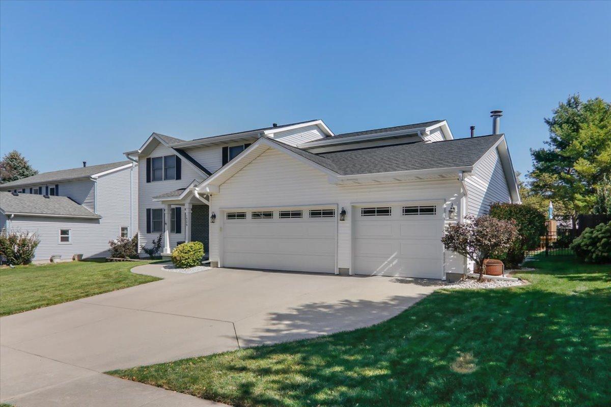 1506 Paddington Dr., Bloomington, IL 61704