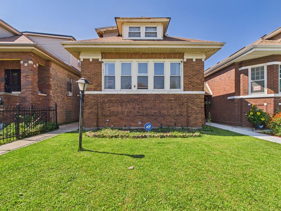 7520 S May St., Chicago, IL 60620
