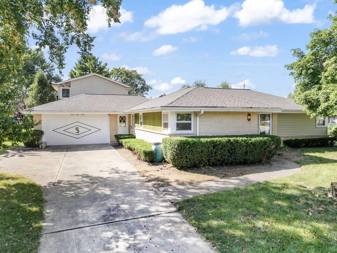 1000 W Eva Ln., Mount Prospect, IL 60056
