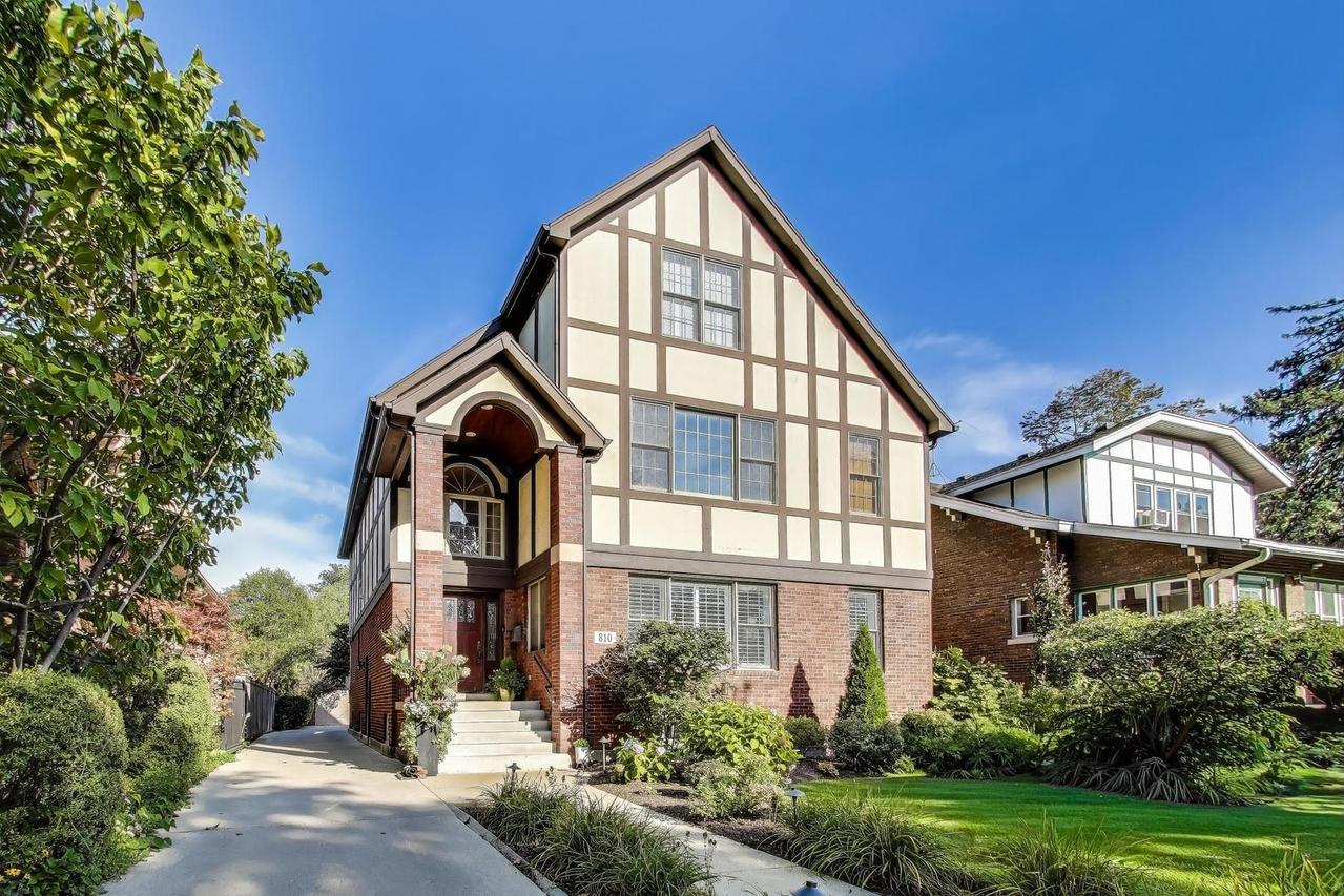 810 N Marion St., Oak Park, IL 60302