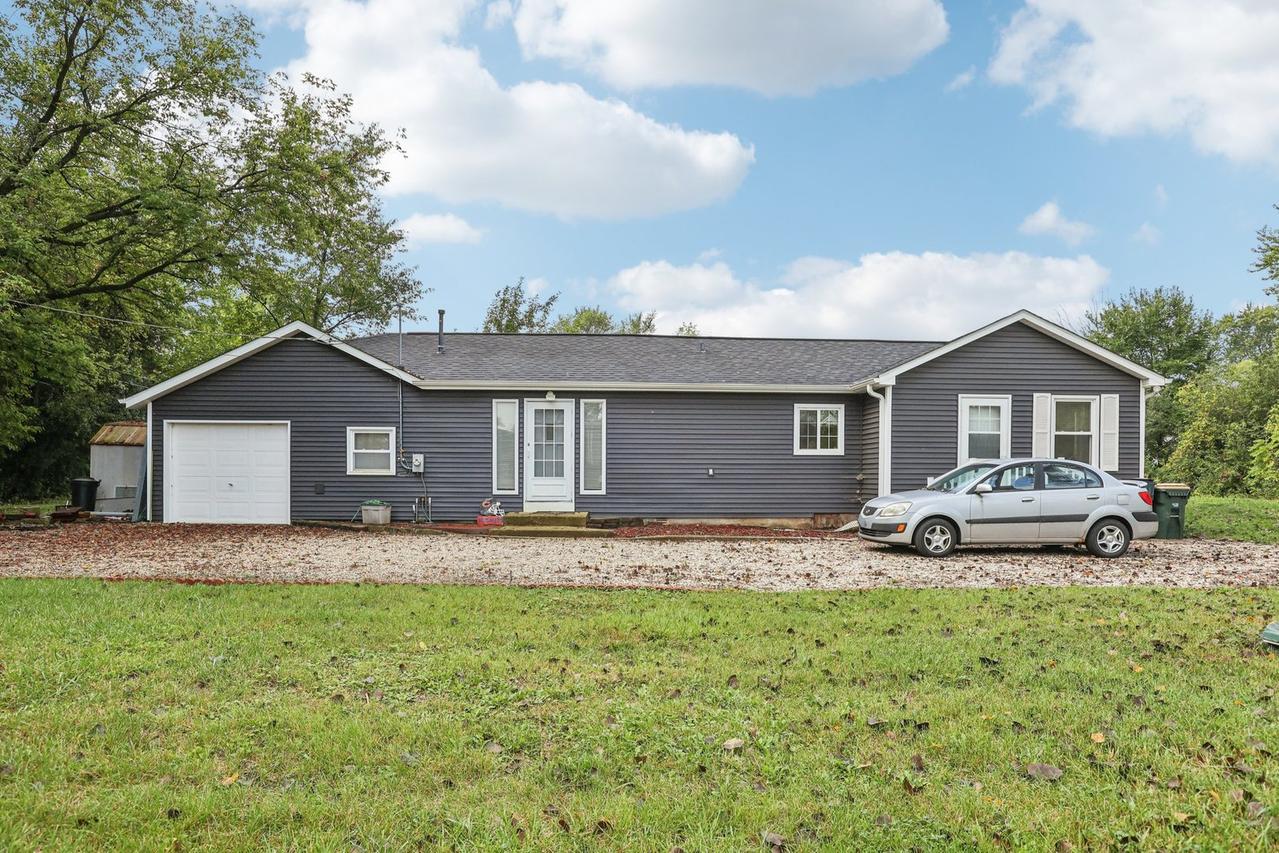38073 N Nippersink Dr., Spring Grove, IL 60081
