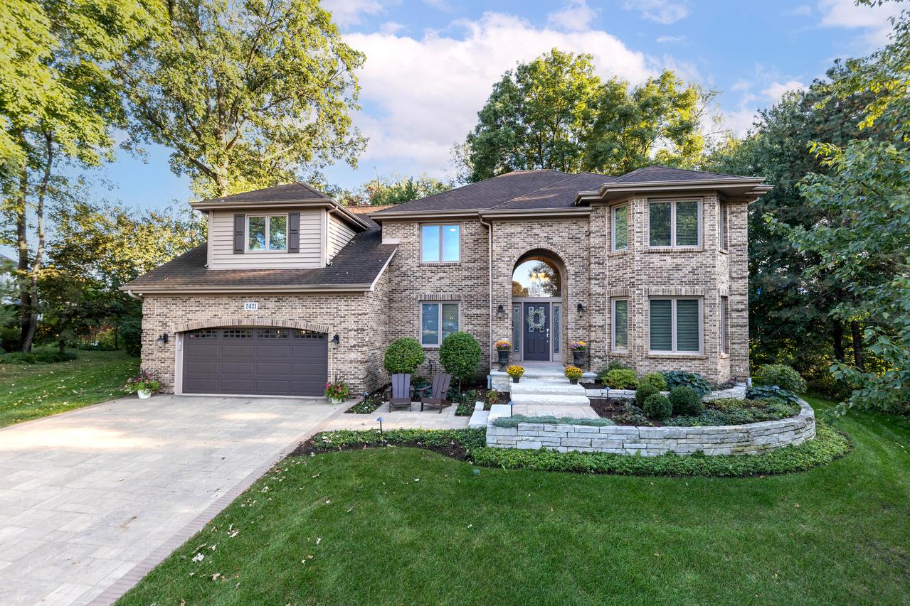 2421 River Woods Dr., Naperville, IL 60565