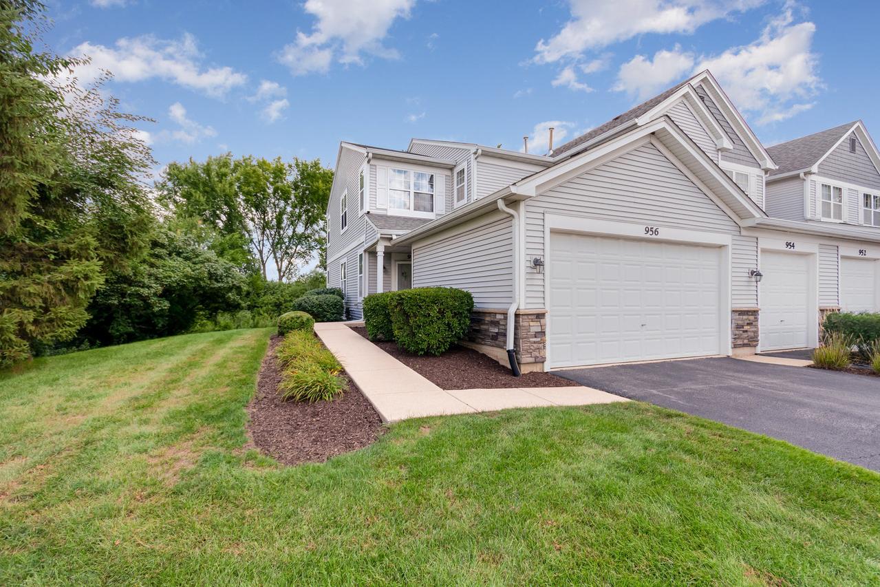 954 Genesee Dr., Naperville, IL 60563