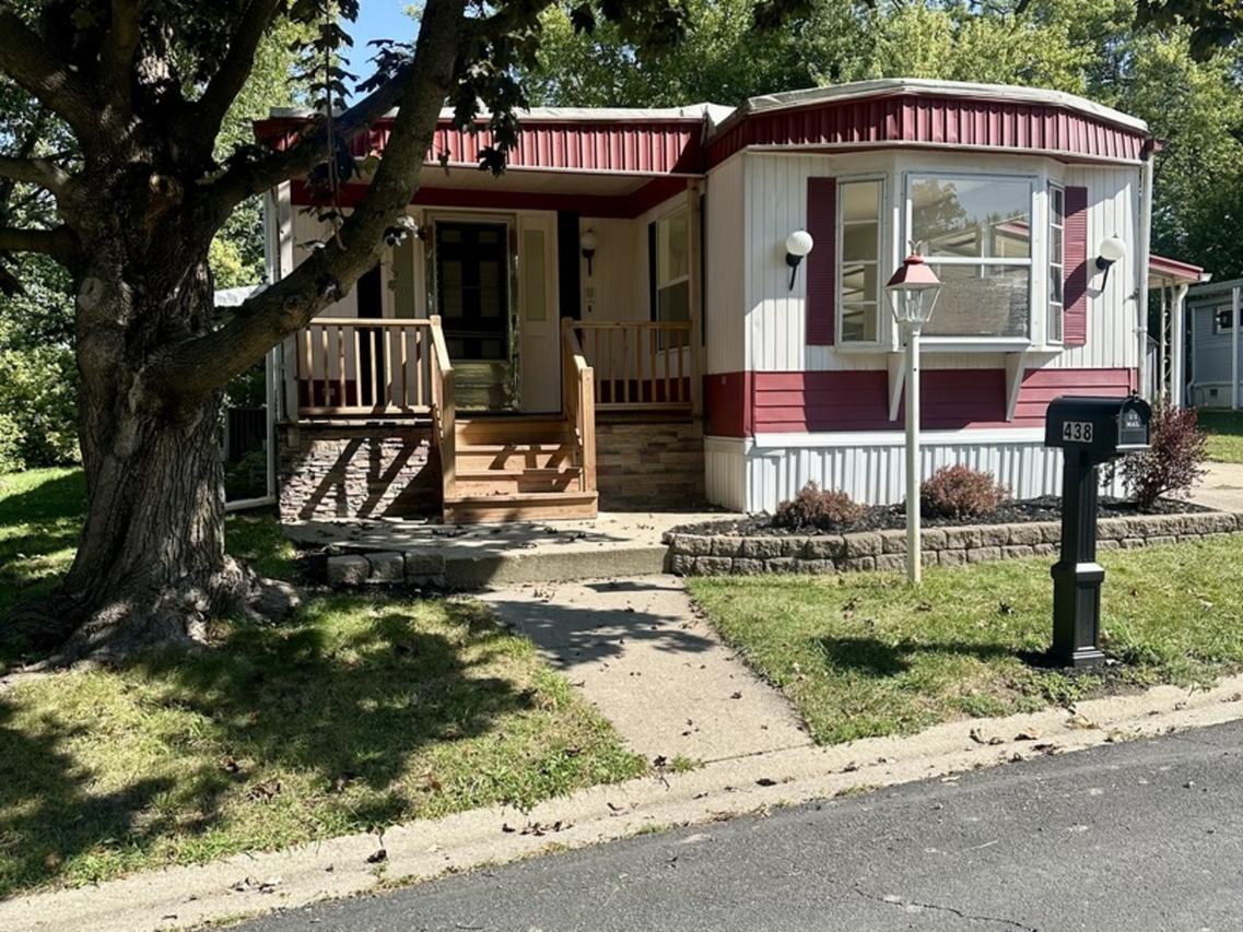 438 Golf View Dr., Crystal Lake, IL 60014