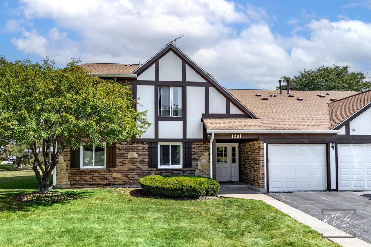 1301 S Williams St. #2, Westmont, IL 60559