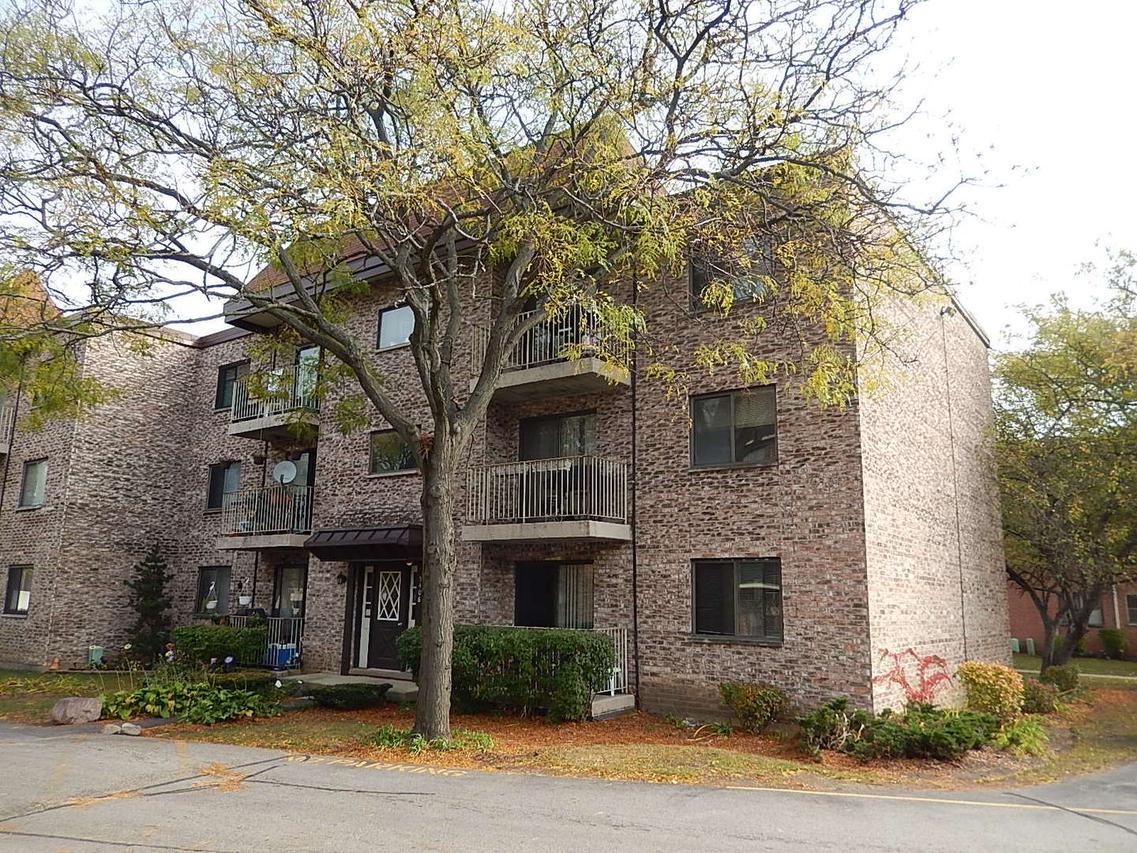 5406 Chateau Dr. #4, Rolling Meadows, IL 60008
