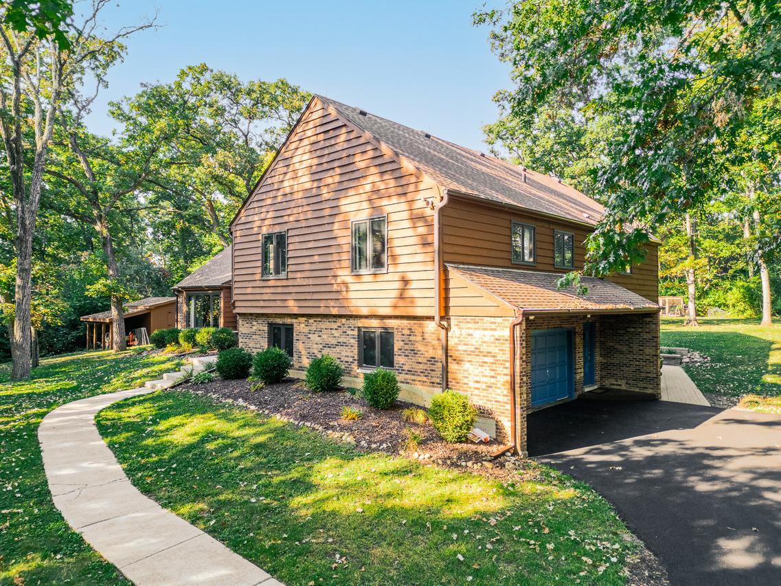 1313 Chatham Ln., Woodstock, IL 60098