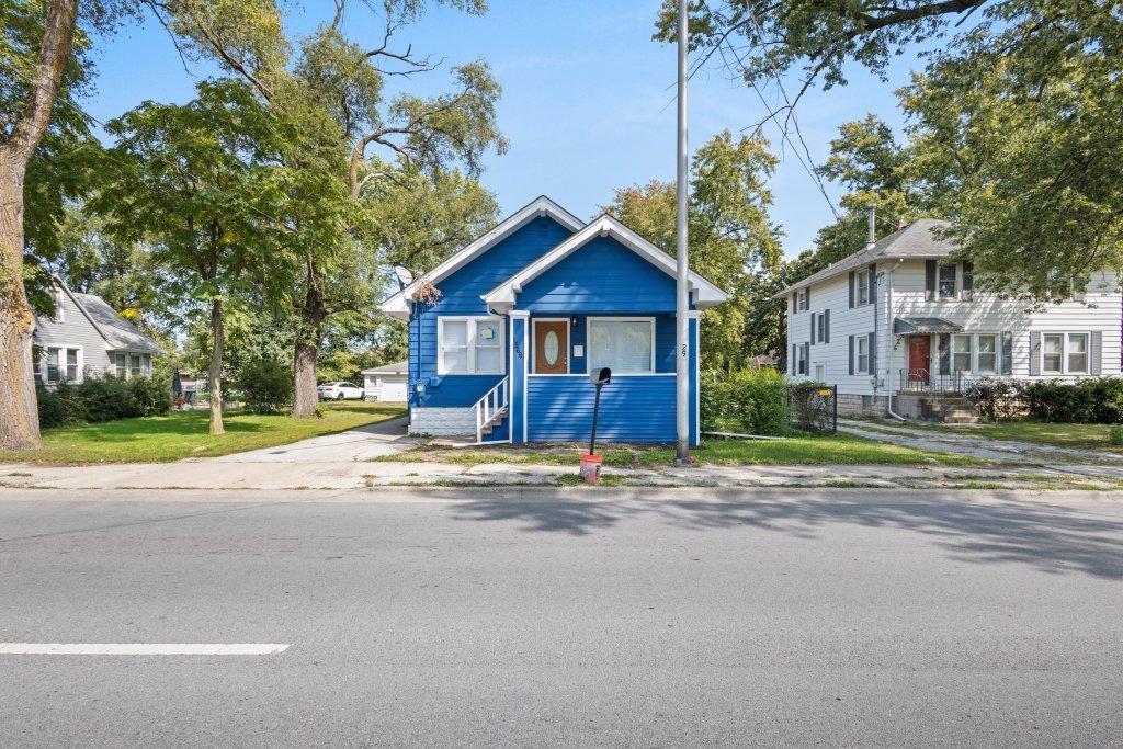 15661 State St., South Holland, IL 60473