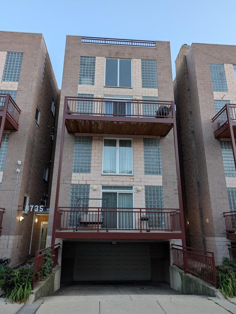 8735 W Catherine Ave. #8, Chicago, IL 60656