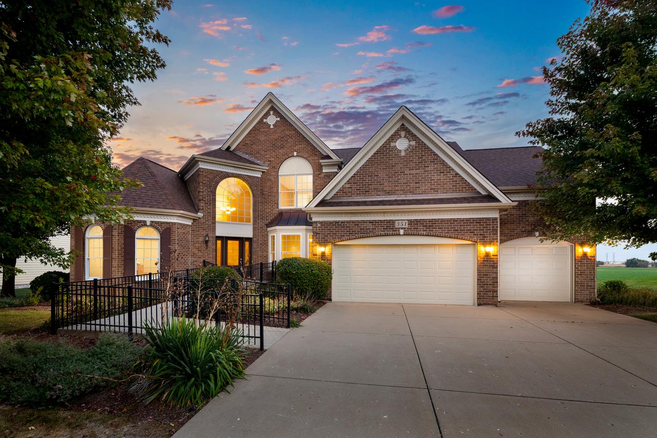 351 Lake Run Ln., North Aurora, IL 60542