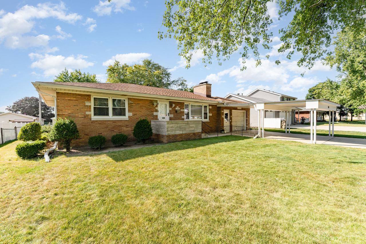 803 Magnolia Dr., Joliet, IL 60435