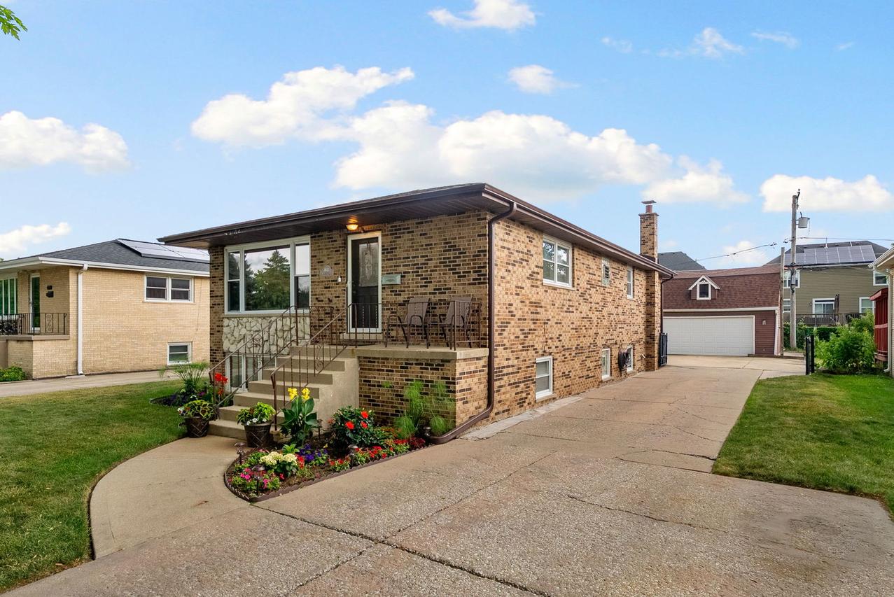 4613 Madison Ave., Brookfield, IL 60513