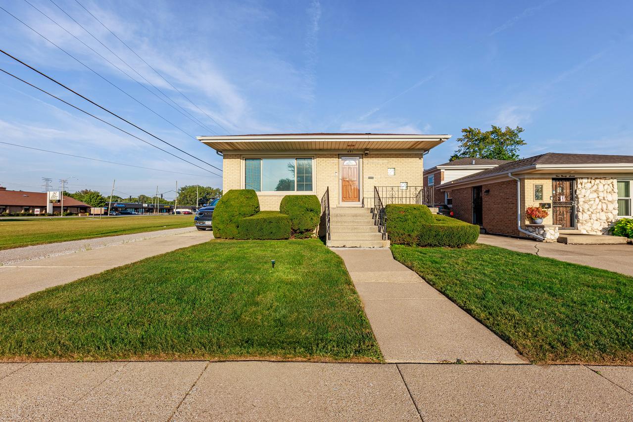 491 Escanaba Ave., Calumet City, IL 60409