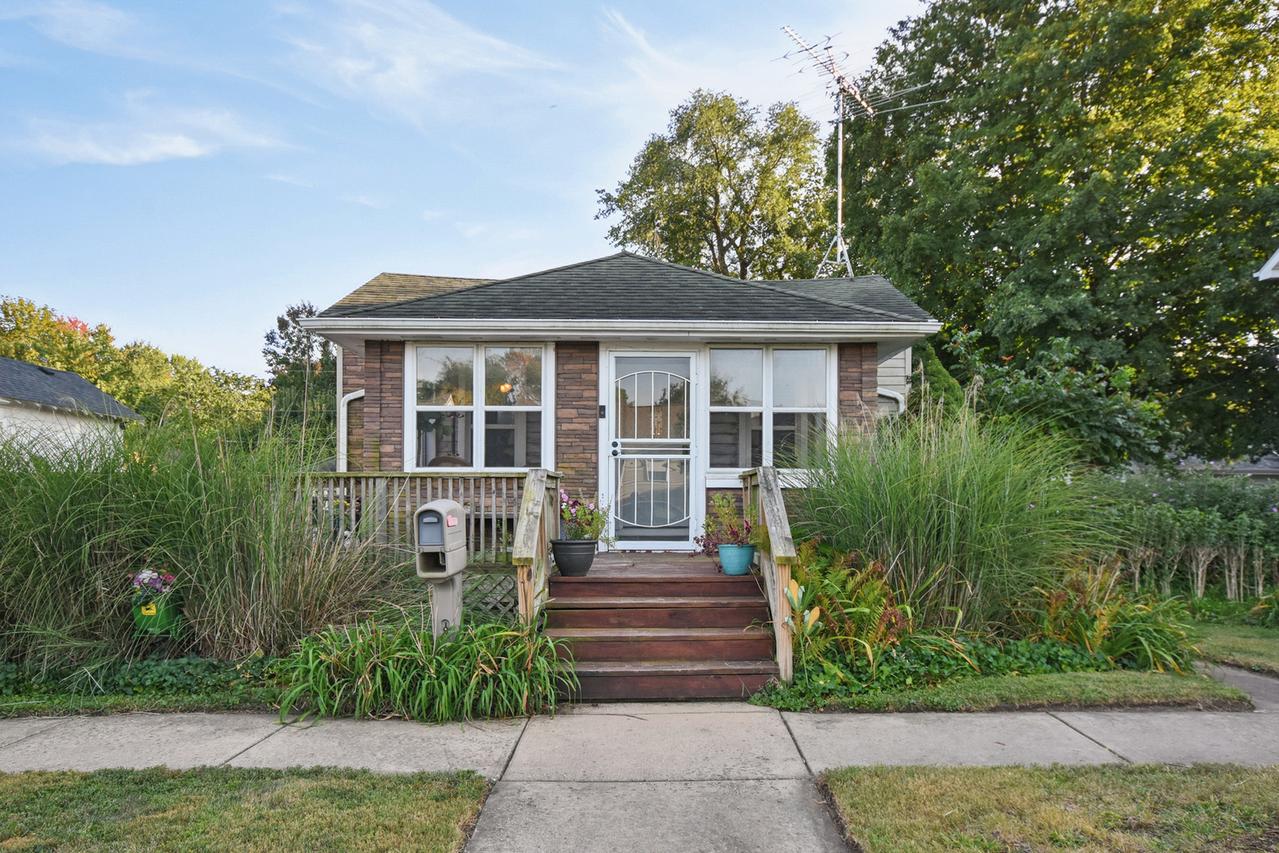 921 E North St., Morris, IL 60450