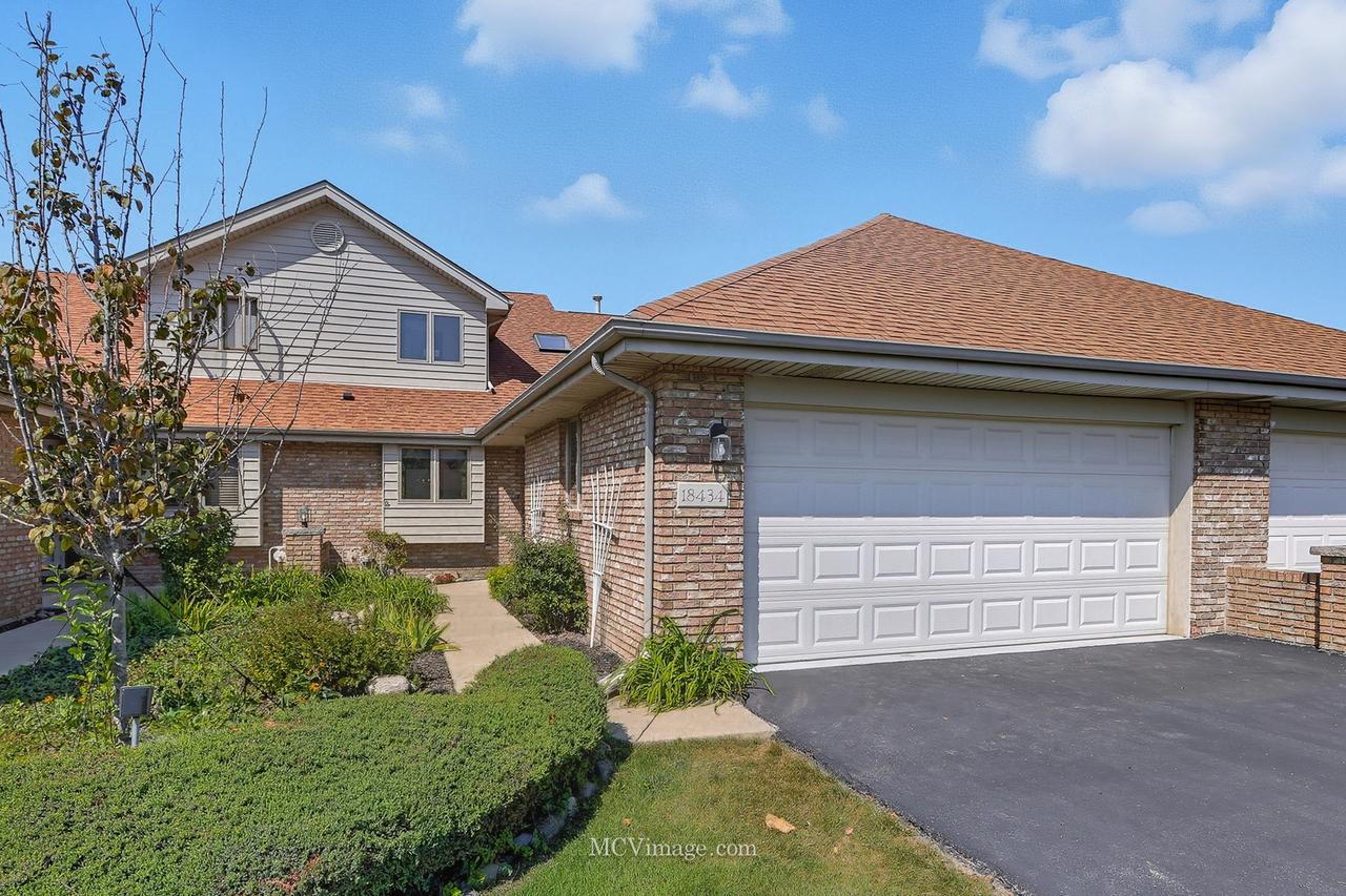 18434 Lakeview Cir., Tinley Park, IL 60477