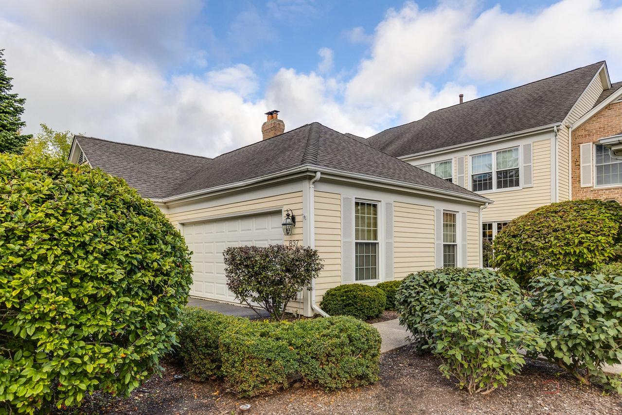 837 Suffield Sq., Lincolnshire, IL 60069