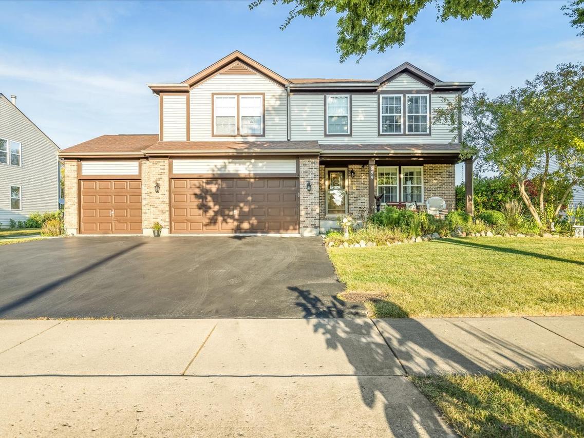 699 Centennial Dr., Hampshire, IL 60140