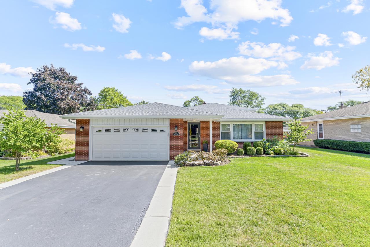 909 S We Go Tr., Mount Prospect, IL 60056