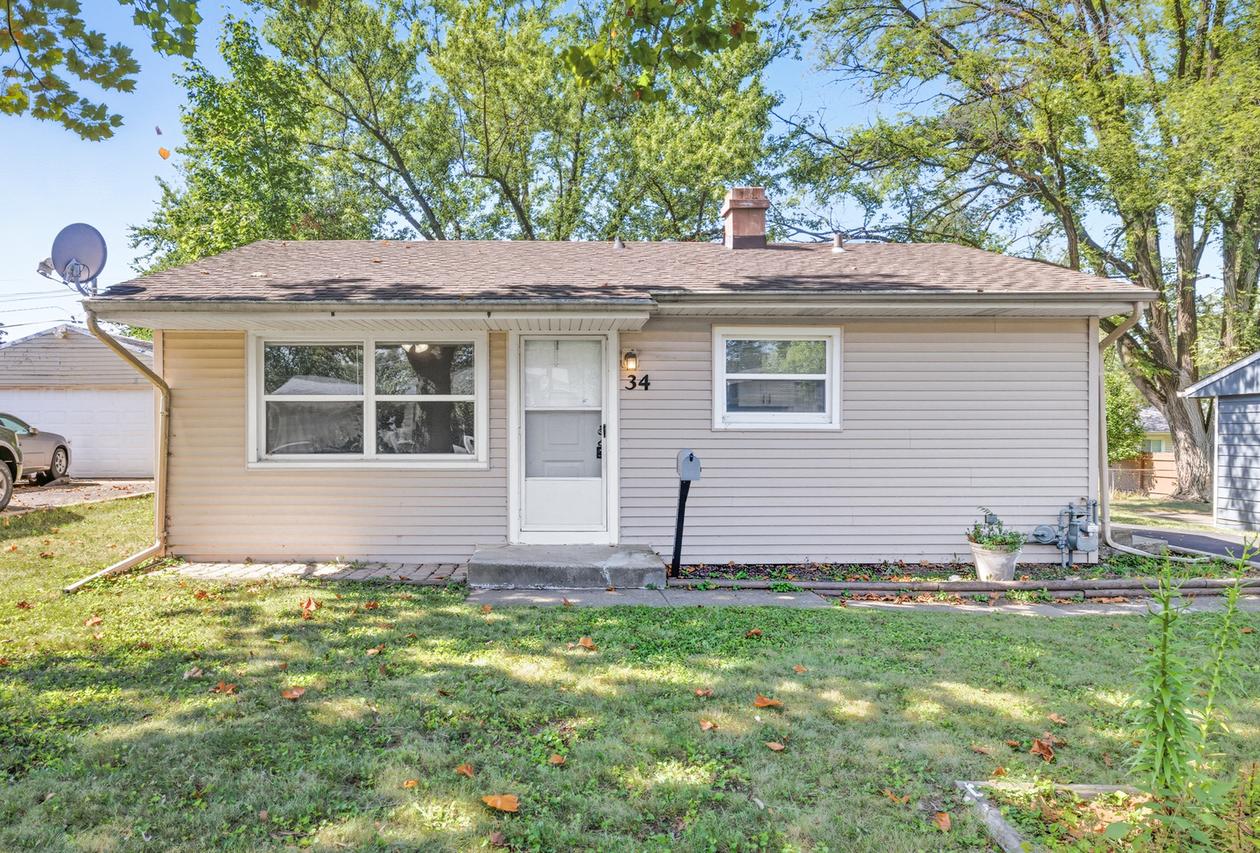 34 Hickory Dr., Carpentersville, IL 60110