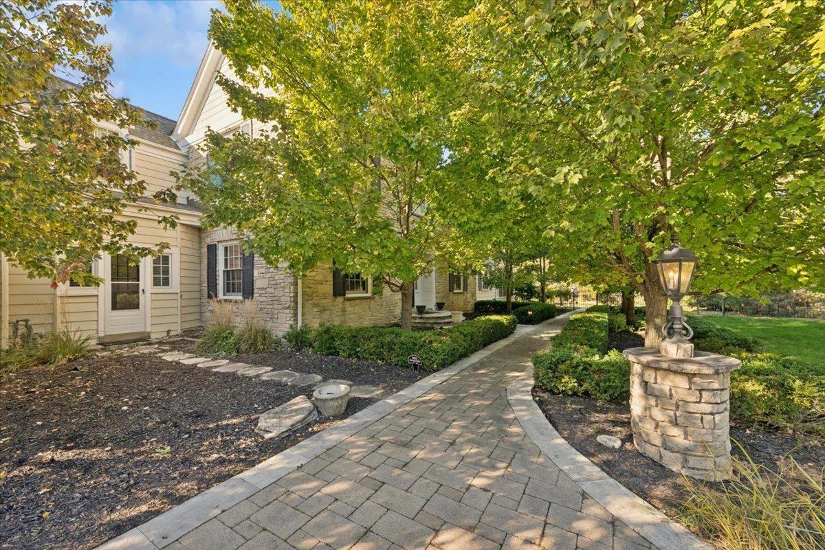 2122 Middlefork Rd., Northfield, IL 60093